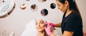 cosmetologist-making-injections-face-woman-beauty-salon_1303-16747-768x512